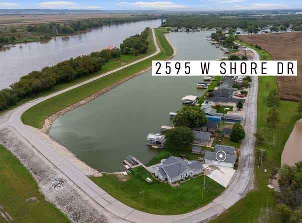 2595 W Shore Dr, Union, NE 68455