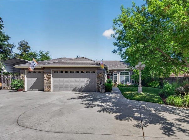 2007 Ashcroft Avenue, Clovis, CA 93611