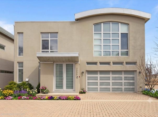 2009 Skyelar Court, Highland Park, IL 60035