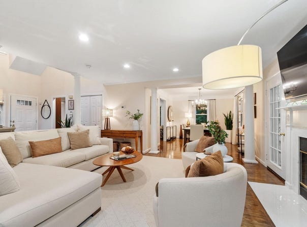 25 Pickman Dr, Bedford, MA 01730