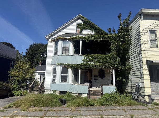 11 Eagle St, Amsterdam, NY 12010