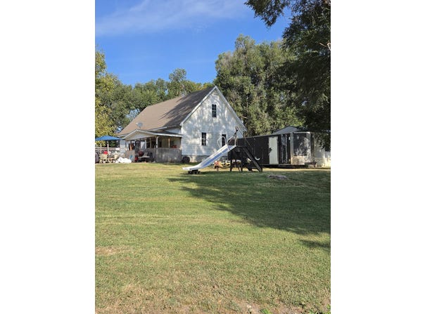411 Juniper Avenue, Morrisville, MO 65710