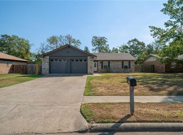 8925 Bryn Mawr CIR, Fort Smith, AR 72908