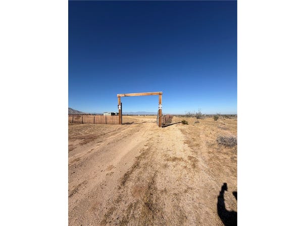 23952 Apple Valley, Apple Valley, CA 92308