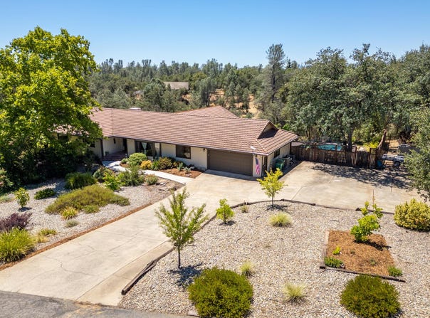 16201 Plateau Circle, Redding, CA 96001