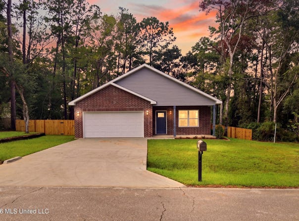 96100 Kapalama Drive, Diamondhead, MS 39525