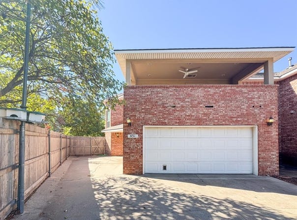 831 Rambling Oaks Drive, Norman, OK 73072
