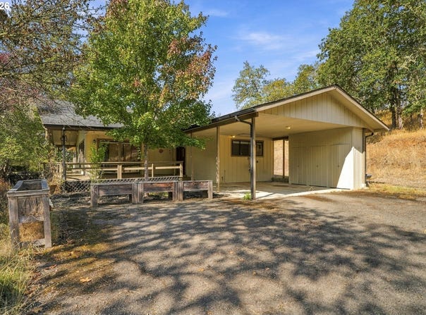 120 FOX Ln, Roseburg, OR 97471