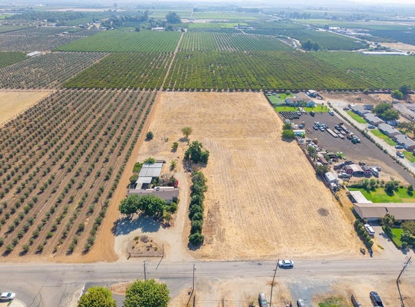 9728 Zumwalt Avenue, Reedley, CA 93654