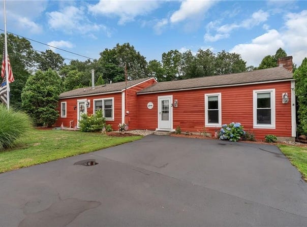3 Douglas Circle, Smithfield, RI 02828