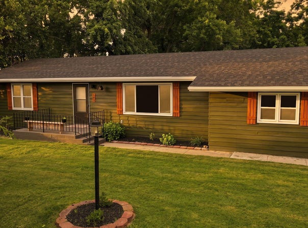 105 E Meadowbrook Avenue, Clever, MO 65631