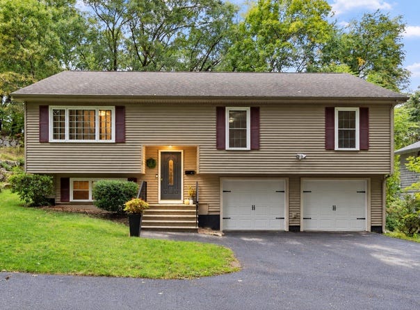 17 Teddy Road, Worcester, MA 01603