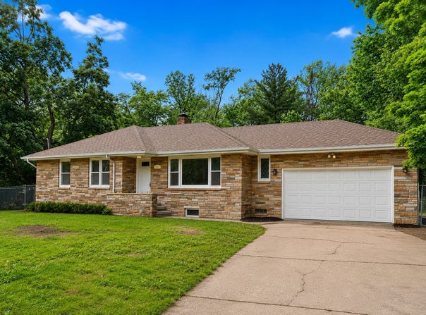 1985 Prosperity Road, Maplewood, MN 55109