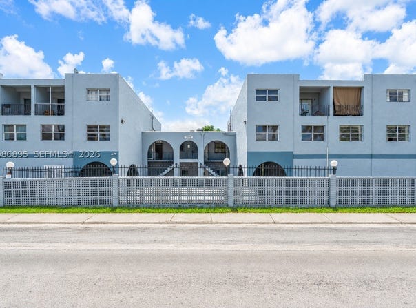 1300 W 53rd St, Hialeah, FL 33012