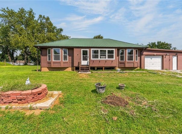 305 E Elm Street, Polo, MO 64671