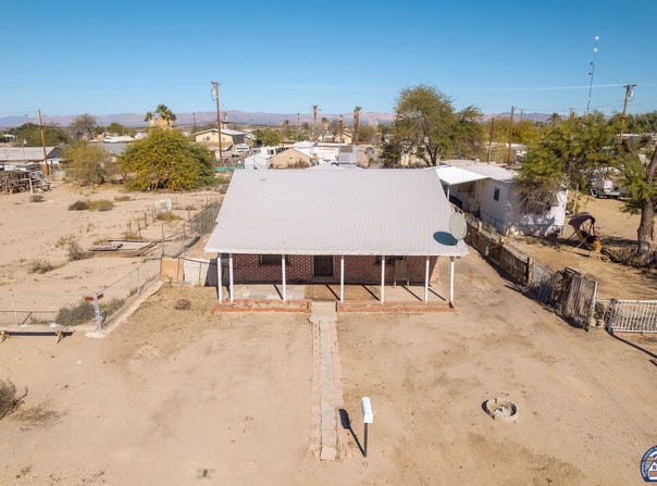 216 E 3rd St, Niland, CA 92257