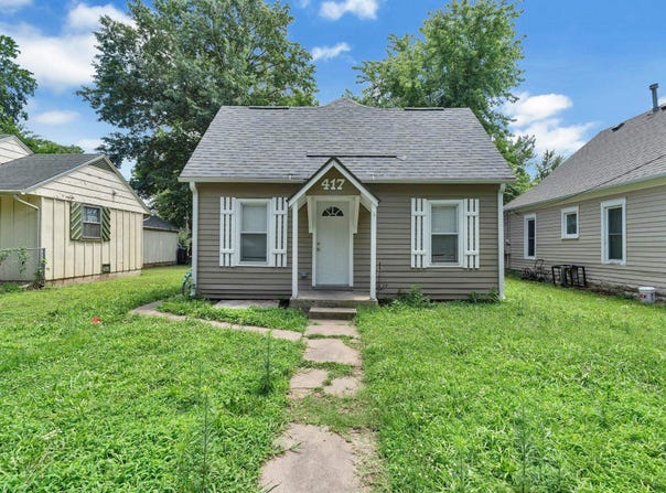 417 W 11th Ave, Winfield, KS 67156-3513