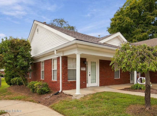 7313 Fox Hollow Way, Louisville, KY 40228