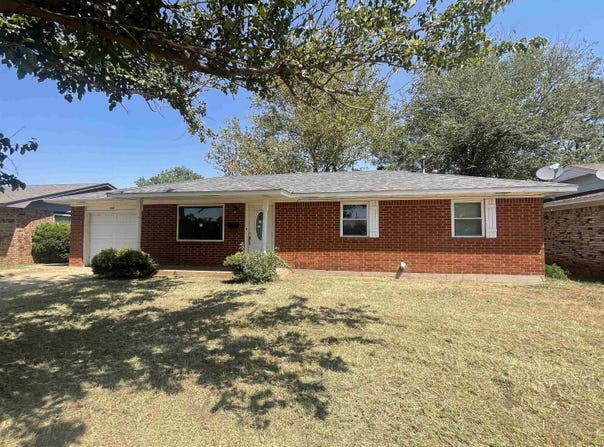 408 W Ash St, Fairview, OK 73737