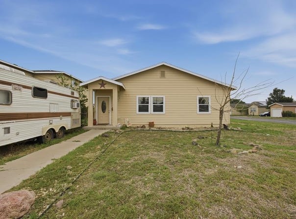 1601 W Uvalde, Alpine, TX 79830