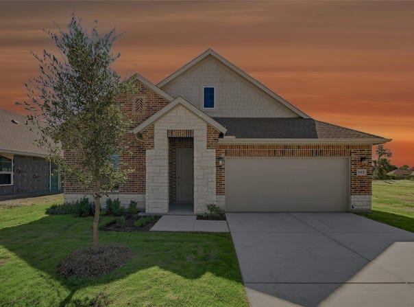 901 Silverleaf Drive, Ennis, TX 75119