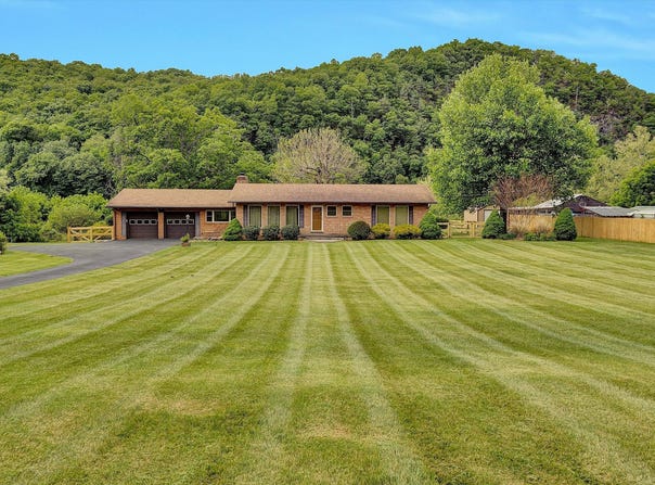 2015 Evergreen Rd, Covington, VA 24426