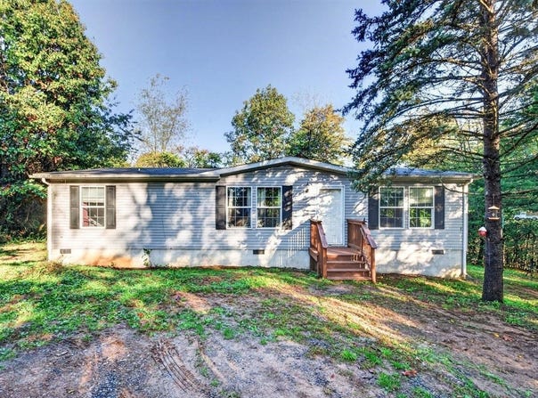 138 STONEWALL RD, WEYERS CAVE, VA 24486