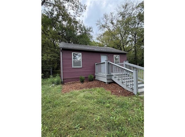 422 Iowa Street, Lawrence, KS 66044