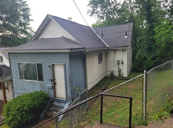 800 6th St, Stowe Township, PA 15136