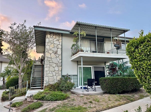 22709 Maple Avenue, Torrance, CA 90505