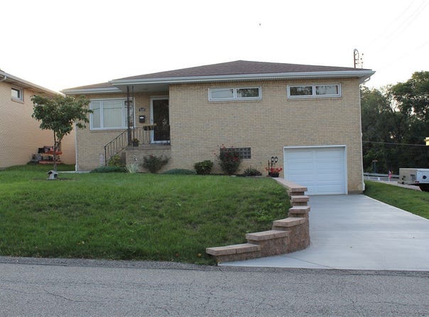 2120 Vermont Ave, West Mifflin, PA 15122
