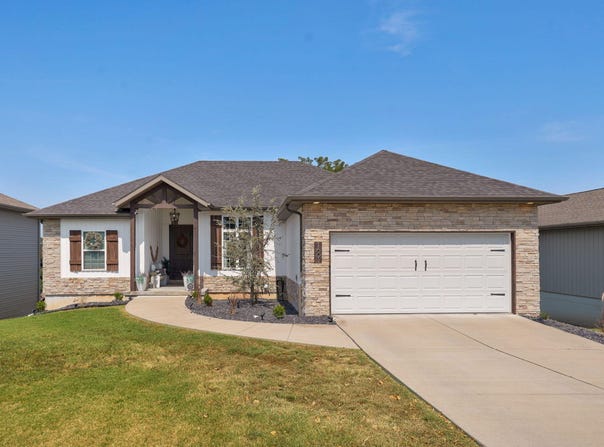 1601 E Fairwind, Ozark, MO 65721