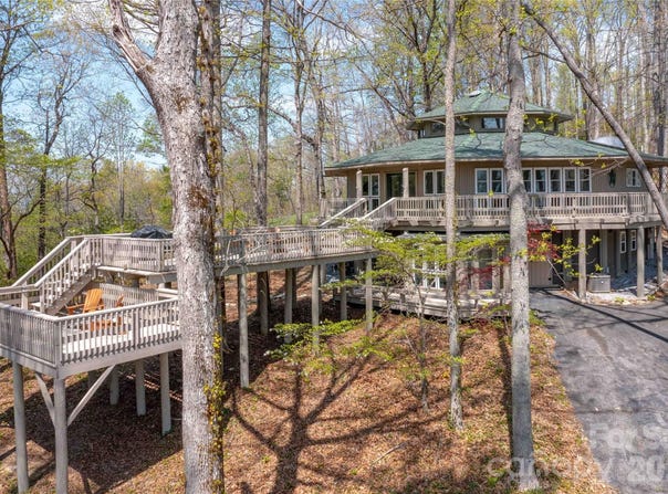 39 Tatham Road, Hendersonville, NC 28792
