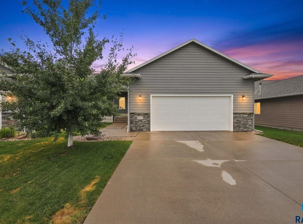2327 N Main Ave, Tea, SD 57064