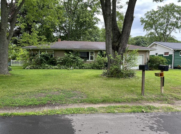 6719 Sunset Drive, Coloma, MI 49038