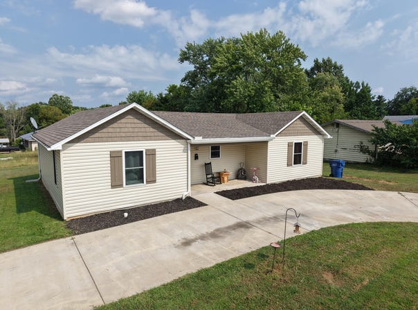 1102 Thomasville Road, Houston, MO 65483