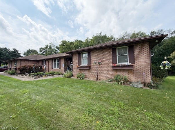 3585 Clermont Street NW, North Lawrence, OH 44666