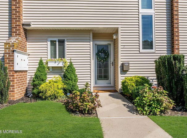 7 Pine Drive, Spring Lake Heights, NJ 07762