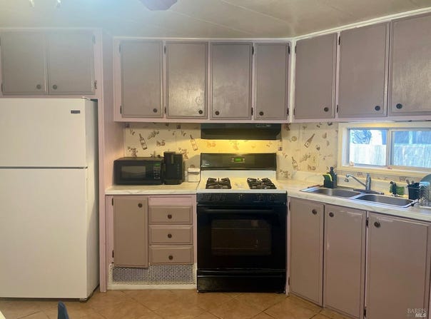 4080 Burke Hill Drive, Ukiah, CA 95482