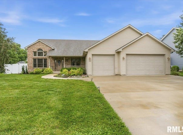 228 Manor Hill Drive, Chatham, IL 62629