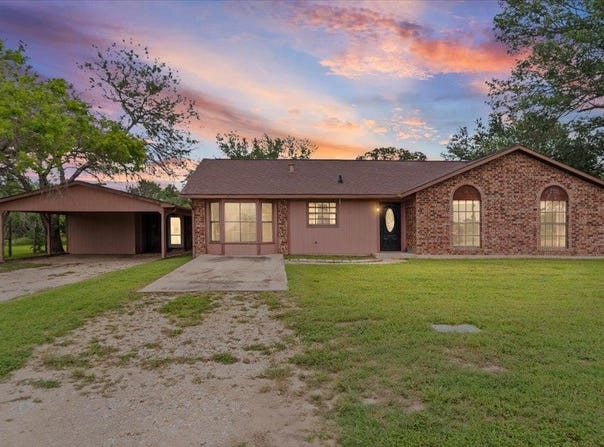 650 W Austin Rd, Luling, TX 78648