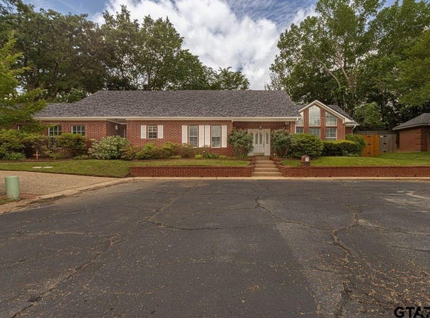 303 Canterbury Ct, Tyler, TX 75703