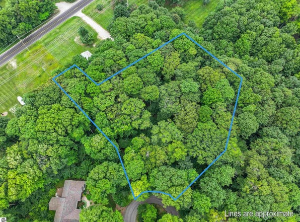 5400 WILD BERRY TRAIL, TRAVERSE CITY, MI 49685