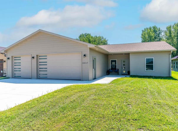 4467 Charm Drive, Waterloo, IA 50701