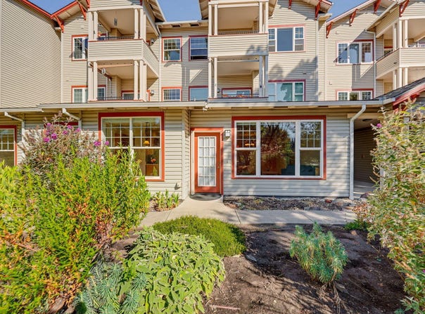 903 Mountain Meadows Circle, Ashland, OR 97520