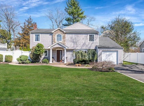 43 Hallock Avenue, Smithtown, NY 11787