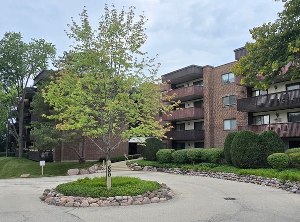 690 Chandler Road, Gurnee, IL 60031