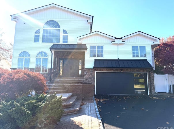 65 Mellow Ln, Jericho, NY 11753