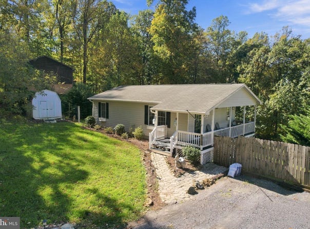 385 FREEZE Road, LINDEN, VA 22642