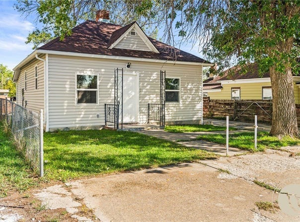 214 2nd Street E, Roundup, MT 59072